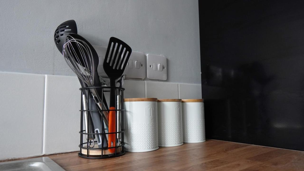 Portobello House - Four Bedroom House Perfect For Contractors - Sleeps 6 - Free Parking Wolverhampton Exteriör bild