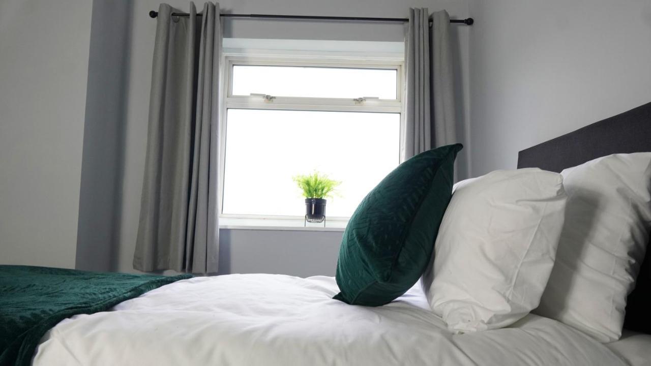 Portobello House - Four Bedroom House Perfect For Contractors - Sleeps 6 - Free Parking Wolverhampton Exteriör bild