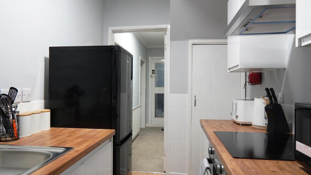 Portobello House - Four Bedroom House Perfect For Contractors - Sleeps 6 - Free Parking Wolverhampton Exteriör bild