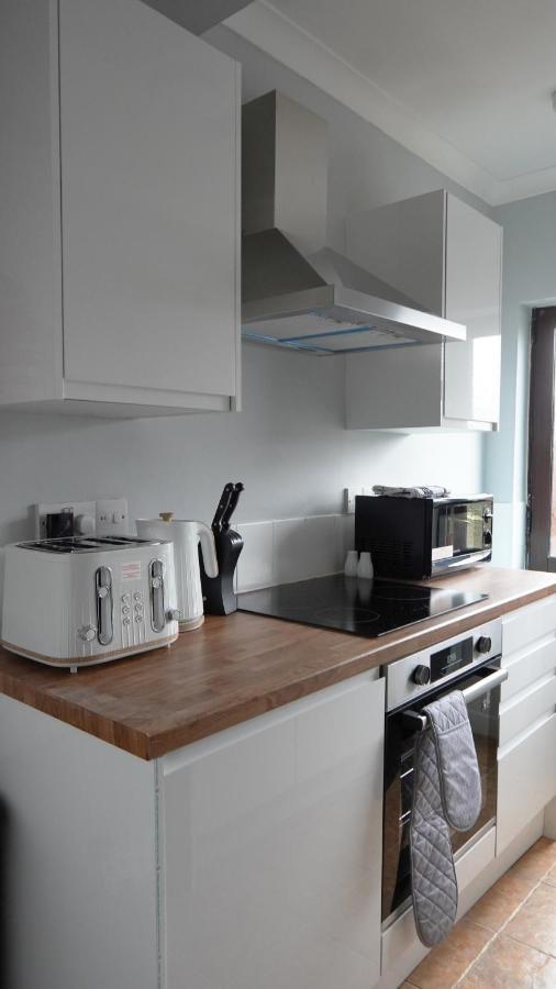Portobello House - Four Bedroom House Perfect For Contractors - Sleeps 6 - Free Parking Wolverhampton Exteriör bild